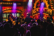 在網(wǎng)絡(luò)游戲世界中，DNF（地下城與勇士）是一款廣受歡迎的多人在線戰(zhàn)斗競技游戲。玩家可以通過創(chuàng)建角色、組隊、升級和挑戰(zhàn)副本等方式參與到游戲中來。為了更好地享受游戲的樂趣，許多玩家會選擇使用各種輔助工具或者插件來提升自己的戰(zhàn)斗力。那么，在DNF這個大千世界里，如何找到一個好的dnf插件網(wǎng)站呢？，尋找好的DNF插件網(wǎng)站