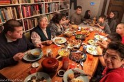 美國(guó)"吃貨"欲哭無(wú)淚：因?yàn)樘乩势?，中餐館味兒不對(duì)了