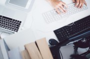 家族公司注冊攻略，孩子多大適合參與家族企業(yè)？家族企業(yè)傳承，注冊指南與孩子參與時機解析