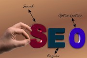 SEO（搜索引擎優(yōu)化）是一種將網(wǎng)站的內(nèi)容和結(jié)構(gòu)設(shè)計(jì)成便于搜索引擎找到并索引的策略。優(yōu)化的目標(biāo)是提高網(wǎng)站在搜索引擎中的排名，從而增加流量、轉(zhuǎn)化率和其他重要的業(yè)務(wù)指標(biāo)。，如何進(jìn)行有效的SEO以提升網(wǎng)站排名與流量