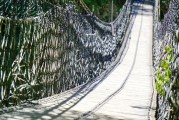 夢(mèng)中的橋，跨越現(xiàn)實(shí)與心靈的旅程