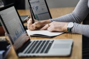 剖析在進(jìn)行數(shù)據(jù)分析時(shí)如何利用 Analytics 網(wǎng)站流量，Analytics 網(wǎng)站流量，數(shù)據(jù)驅(qū)動(dòng)的分析和優(yōu)化策略
