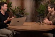 Sam Altman最新訪談：AI將發(fā)現(xiàn)新科學(xué)，未來AI伴侶無(wú)處不在，人形機(jī)器人街頭漫步