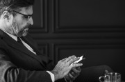 鮑威爾發(fā)出迄今為止最強烈“降息信號”，稱政策調(diào)整時機已到