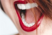 夢(mèng)到頭發(fā)長(zhǎng)長(zhǎng)了，解讀夢(mèng)境的深層含義，夢(mèng)境解讀，頭發(fā)長(zhǎng)長(zhǎng)，深層含義探究