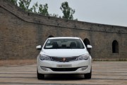 如何評價榮威款車？該車在性能和配置上表現(xiàn)如何？