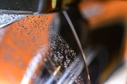 如何去除汽車玻璃油膜？這種清潔方法對視線清晰度有何影響？