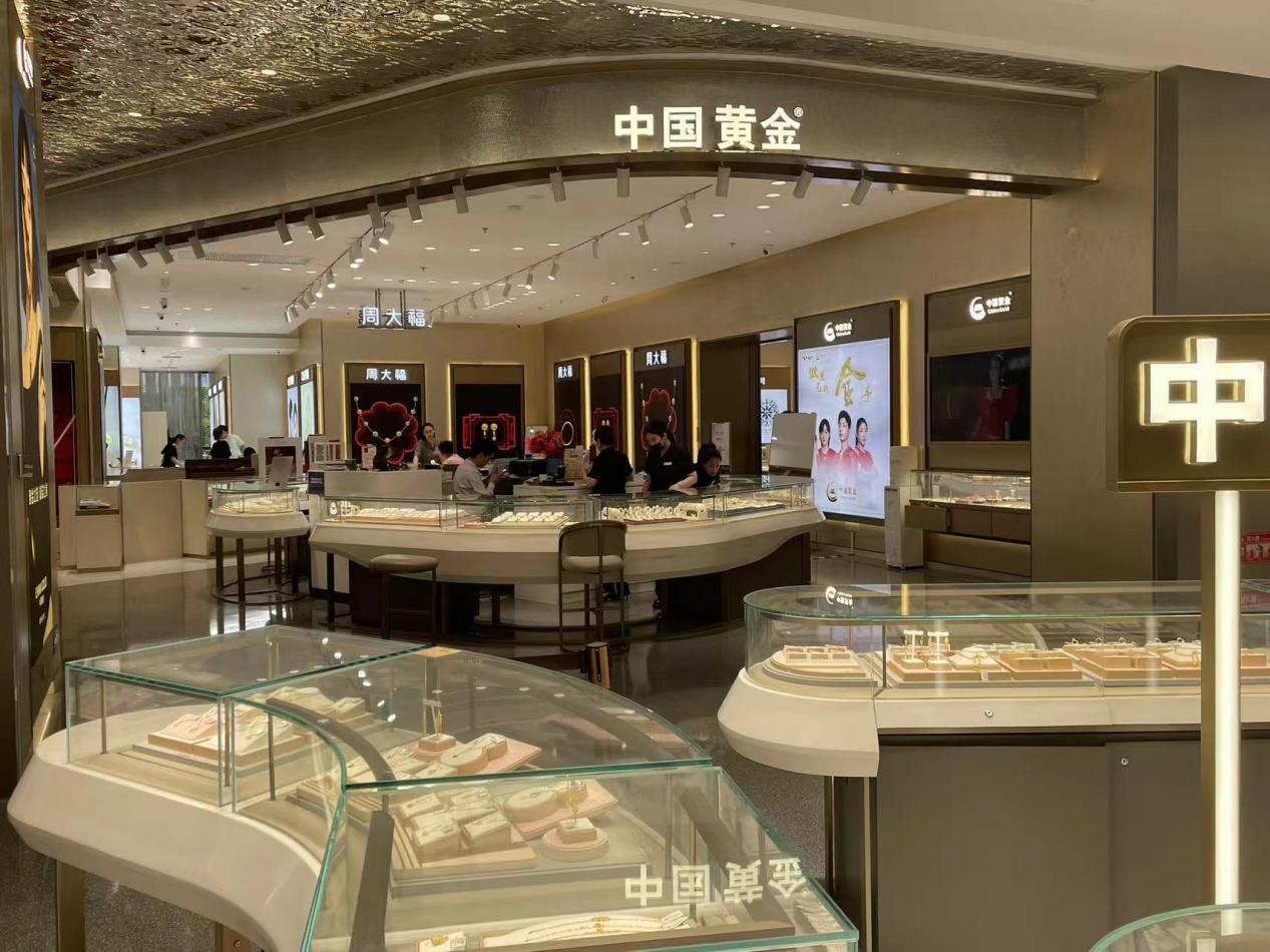 國內(nèi)飾品金價(jià)逼近800元/克！十一假期金店忙促銷，消費(fèi)者觀望情緒濃厚