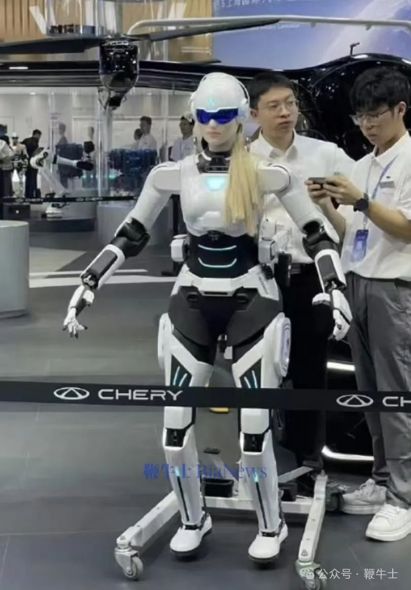 上海車展「車?！贡P點：小鵬機器人吸睛，比亞迪派出悟空